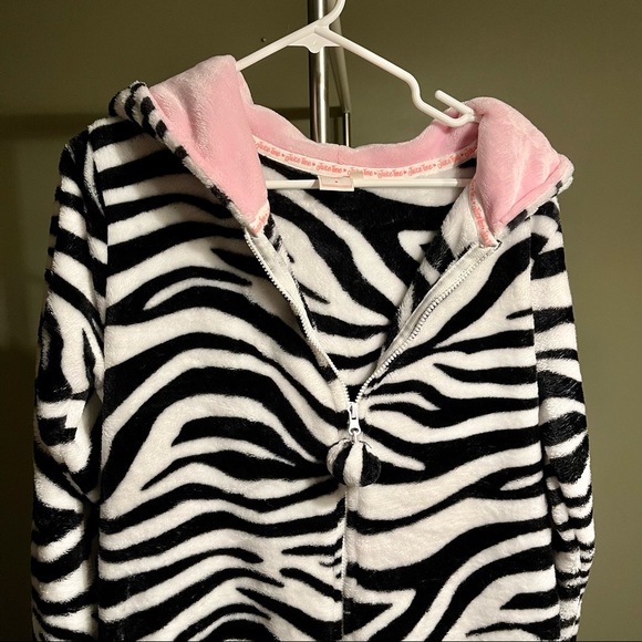 Zebra onesie - Picture 3 of 5